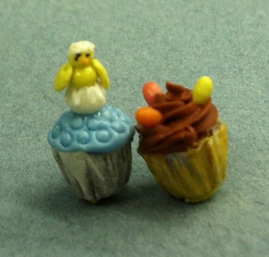 Pair of Easter Cupcakes K041