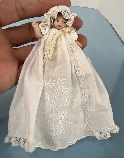 Porcelain Baby with Movable Arms and Legs mc030782
