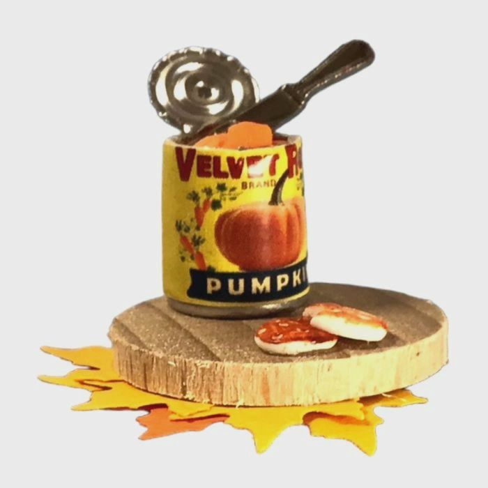Pumpkin Tin On Wooden Board d7113