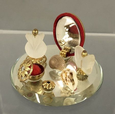 Red and Frosted Makeup Tray MC03391