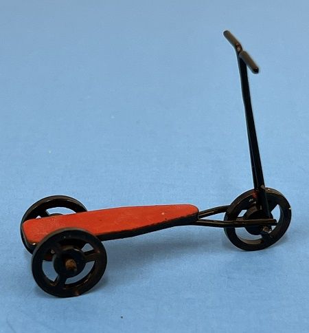 CH22805 Red Scooter