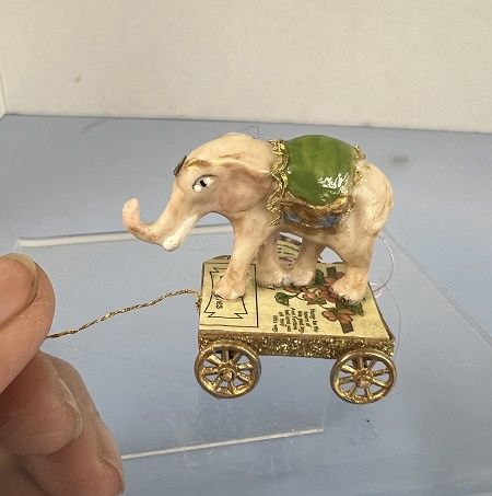 Porcelain Elephant Pull Toy mc03096