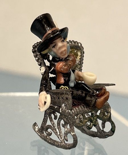 Porcelain Handpainted "Mad Hatter" mc031562