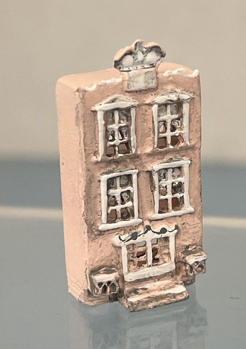 Pink Dollhouse mc031436