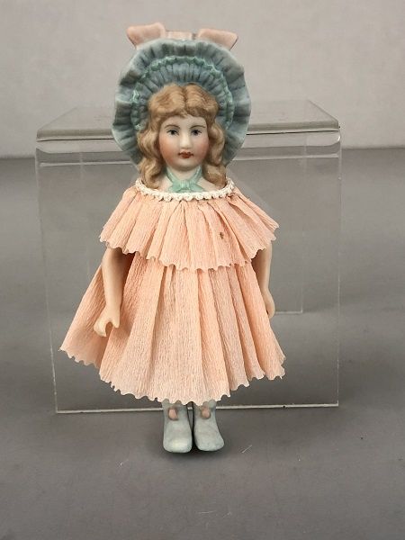 Porcelain doll in crepe paper dress mc02404