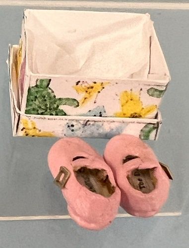 Pink Patent Leather Mary Janes and Shoebox mc031516