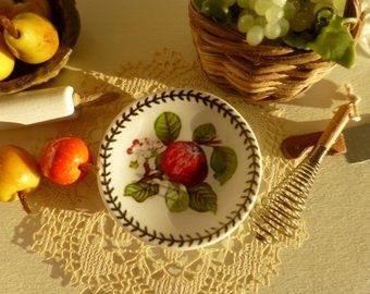 Pomona Botanic Red Apple Dollhouse Plate ttmt102