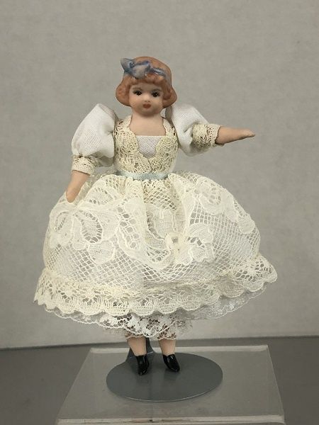 Porcelain Little Girl with painted hair mc02414