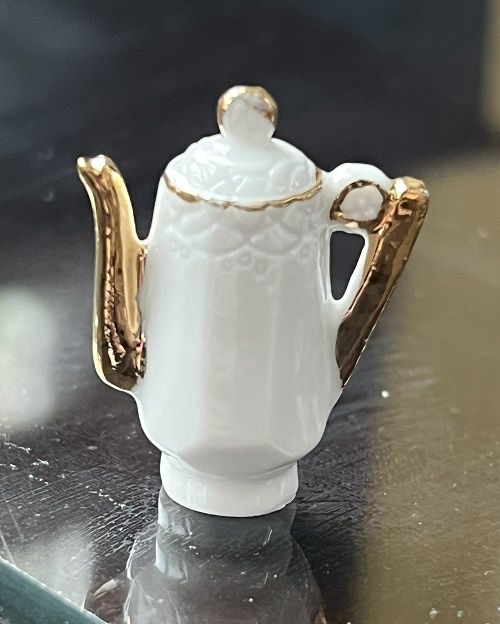 Porcelain Teapot mc05750