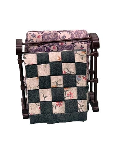 Quilt Rack with 2 Quilts ps095