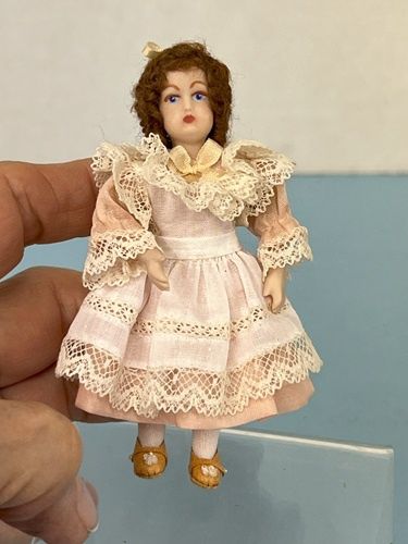 Reproduction French Dollhouse Doll mc031031