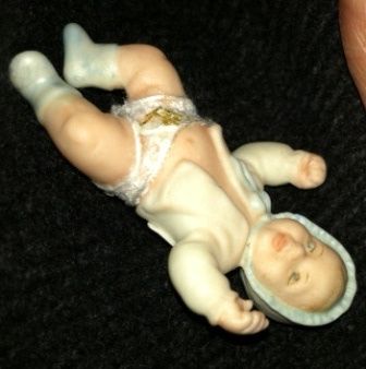 Porcelain Baby in Diaper rd100