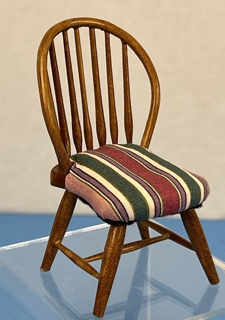 Round Back Chair with Stripe Cushion mc05680