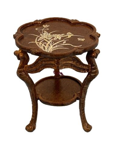 JBM Scallop Top Table w/Floral Design on top