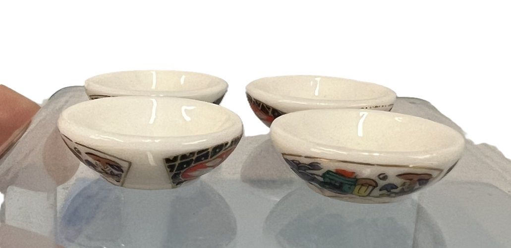 Set of Four Imari Japanese Porcelain Bowls cp930