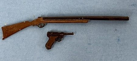 Set of Guns - Rifle and Handgun ala8351