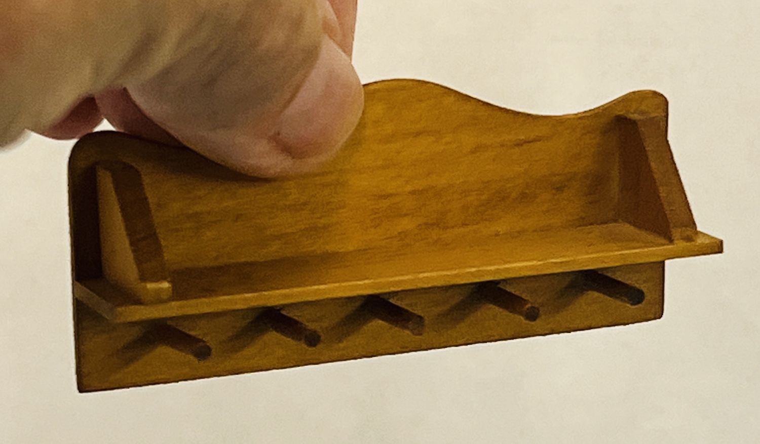 Shelf with 5 Pegs so1778
