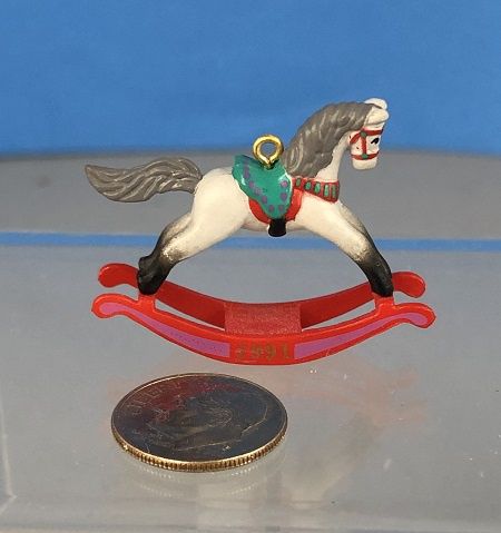 Rocking Horse - white QXM5637