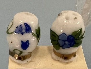 Salt and Pepper Shakers MC031669