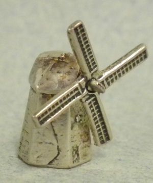 Silver Windmill AUC627