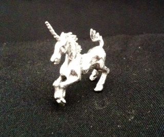 Silver Unicorn vico0122
