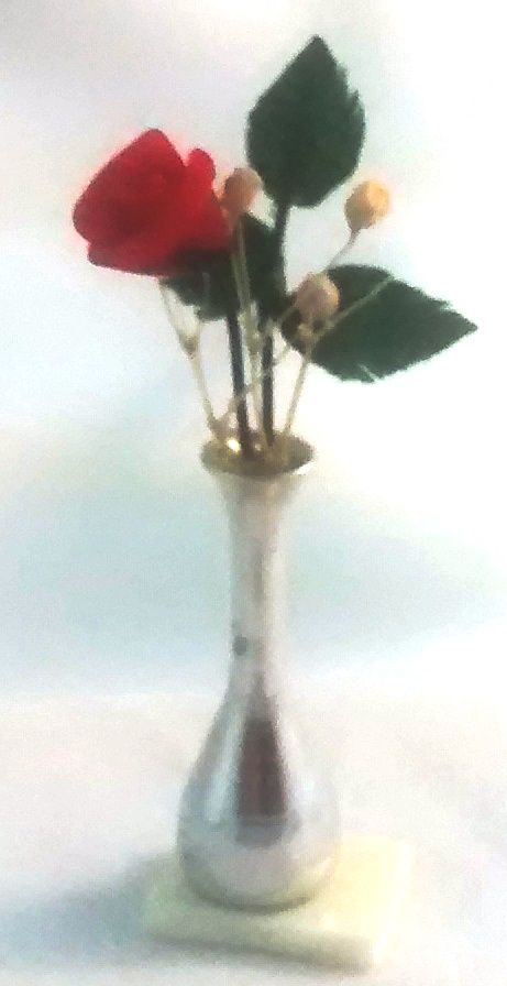 Single Rose in Silver Vase car0104