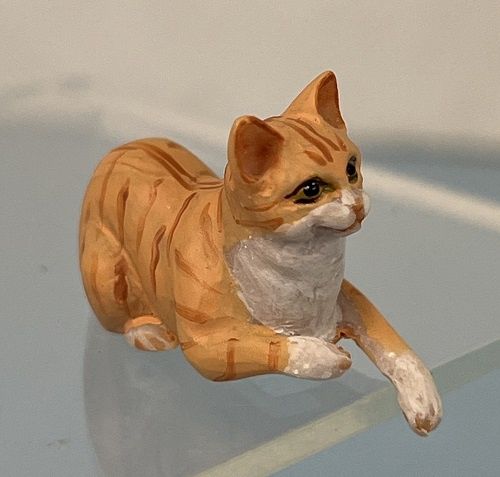 Sitting Cat w/One Paw Hanging a62or