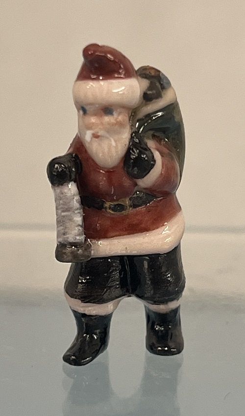 Santa Figurine with his Pack on his Back mc1404x