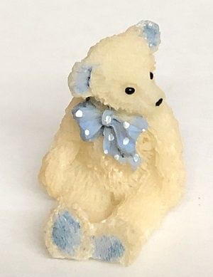 Seated White Bear lv23176