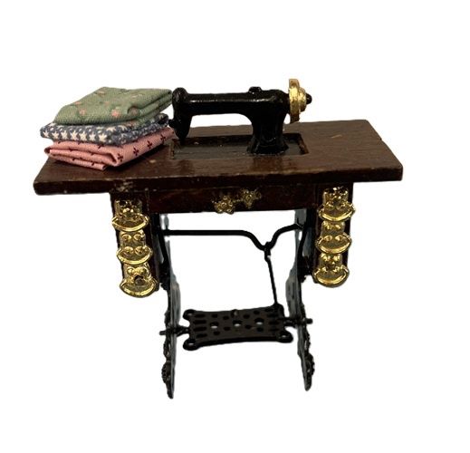 Sewing Machine with Fabric ps035