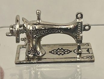 Silver Sewing Machine so1819