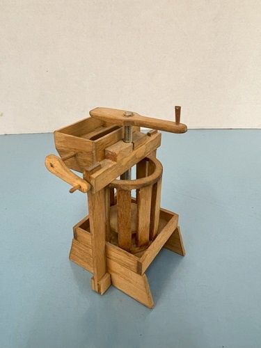 Signed Wine Press mc01594