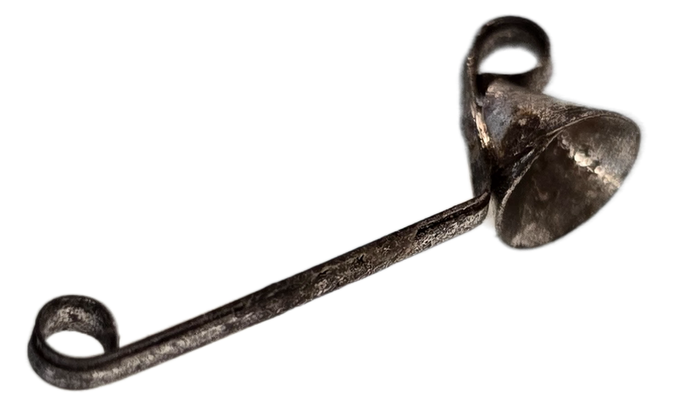 Silver Tone Candle Snuffer mc031209