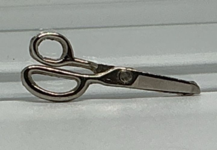 Silver Tone Scissors Charm (Movable) mc031187