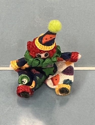 Sitting Clown mn333