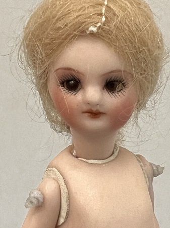 Small Faberge Doll mc05604z