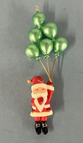 Small Ornament of Santa with Balloons mc1859x