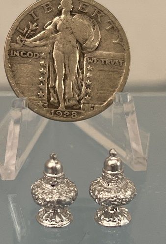 Silver Salt &amp; Pepper Shakers ISL0395