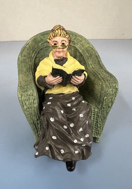 Sitting Grandma ch22485