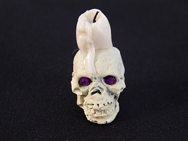 Skull with Candle Purple Eyes ckt05a