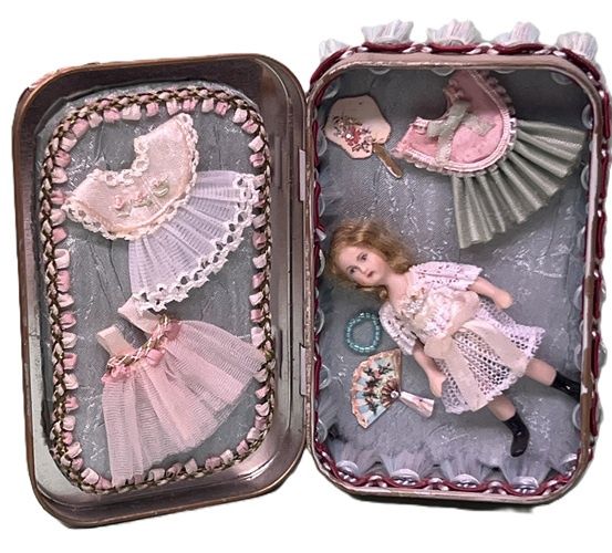Small Doll in a Tin PS096b
