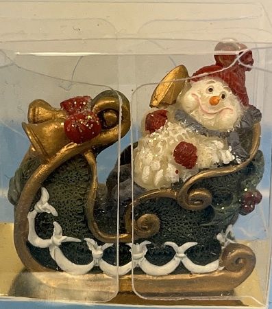 Snowman in a sleigh ala676