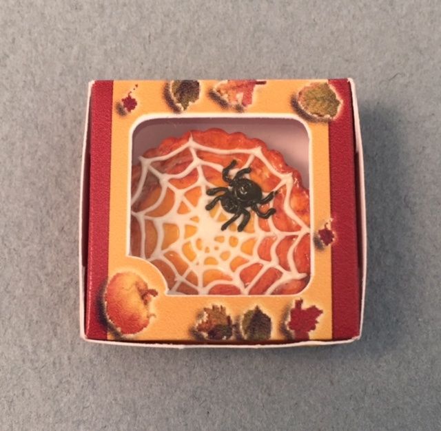 Spider Pie in Window Box BDk3148