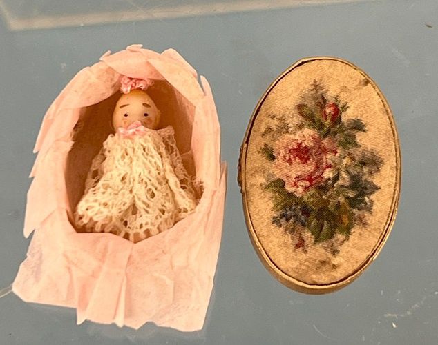 Super Tiny Doll in Oval Wood Box mc030942