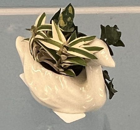 Swan Pot with Plants ALA1056
