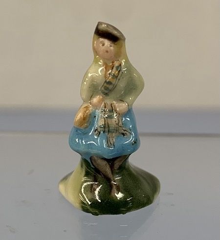 Swedish Girl Figurine mc04596