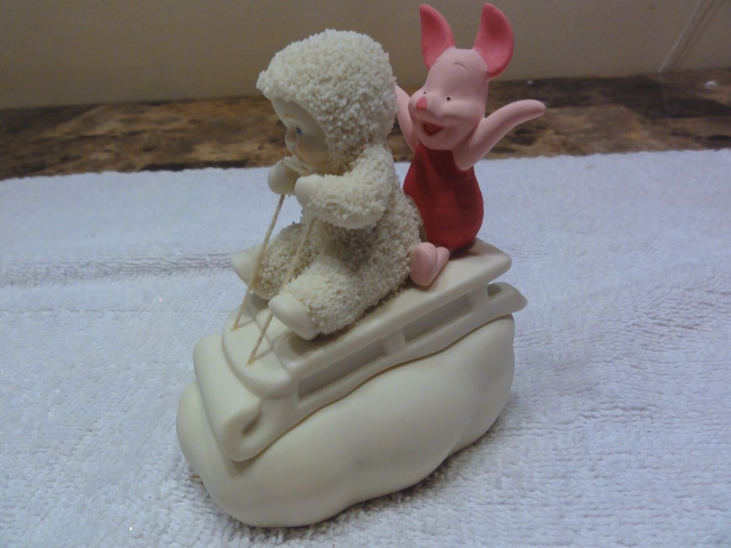 Snowbabies Dept 56 Guest Collection " Look Pooh No Hands " 56-69804