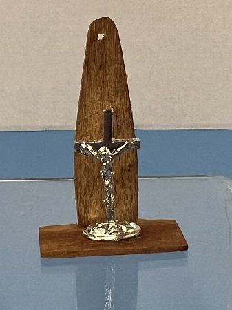 Stand with Crucifix mc05902