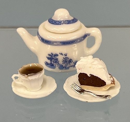 Teapot with a Slice of Pie and Tea/Coffee mc031690