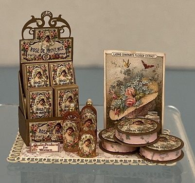 Store Display of Ladies' Vanity Items mc1856x